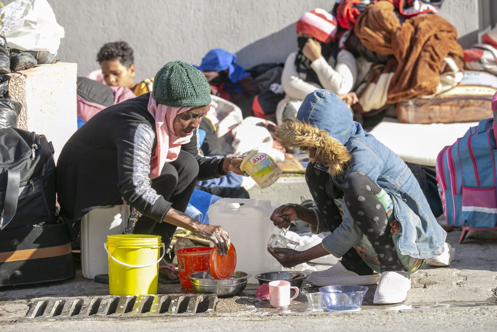 بعد التطورات المتلاحقة في ملف "المهاجرين من جنوب الصحراء" .. هل تخفف الإجراءات الجديدة من حدّة الأزمة؟